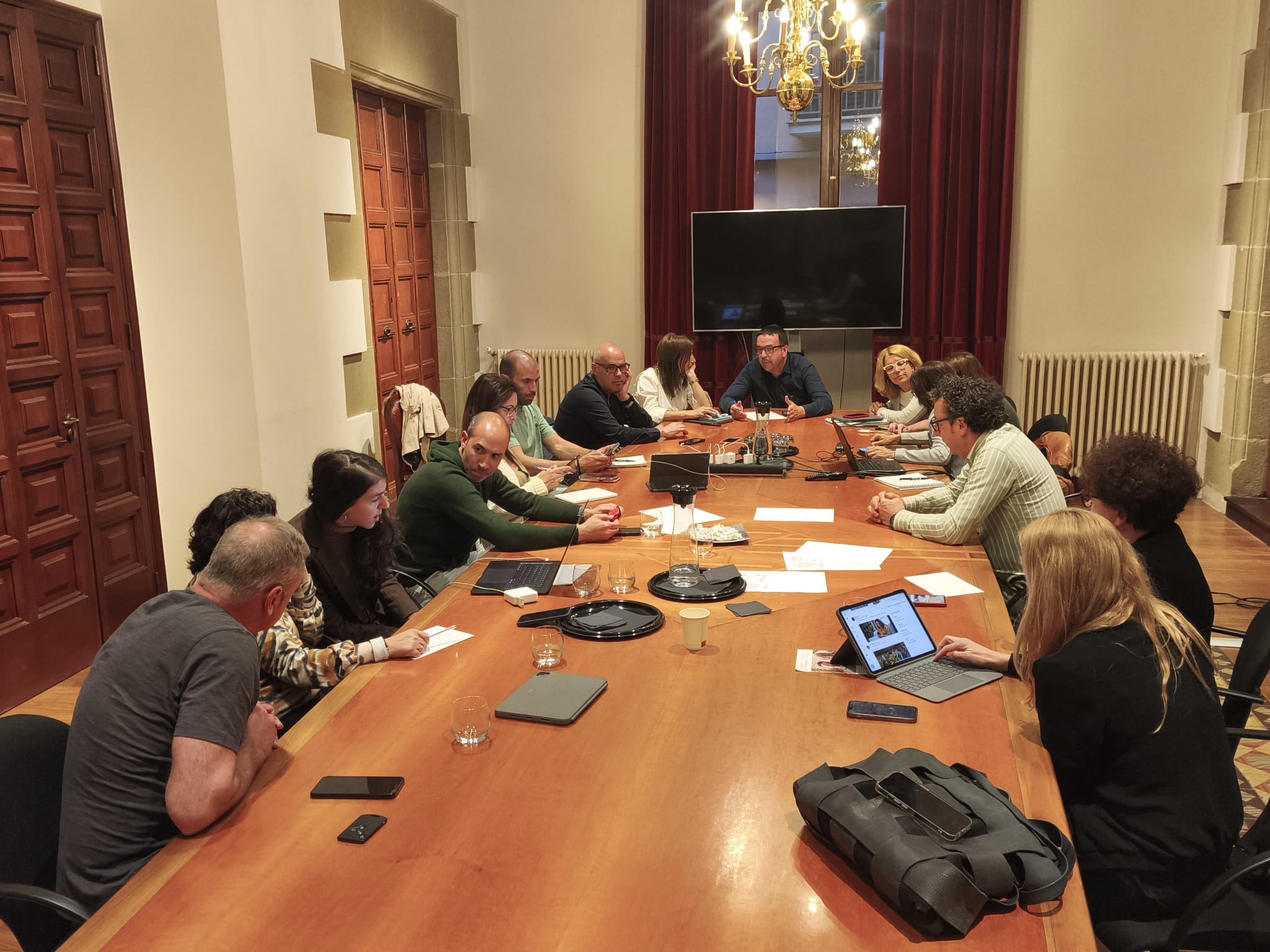 Un moment de la reunió del comitè d'emergència